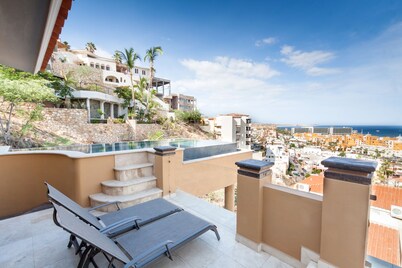 Newly Remodeled Villa In Pedregal 3  master suites over 3000 sq. ft.