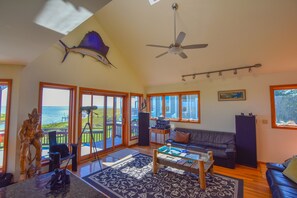 TV connectée, lecteur de DVD, livres, médiathèque