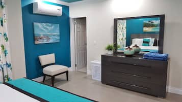 4 Schlafzimmer, Schreibtisch, Bügeleisen/Bügelbrett, Reisekinderbett