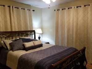 3 bedrooms, iron/ironing board, WiFi, bed sheets - CANTERBURY CABIN Cozy Cabin off the beaten path! (Hot Springs)