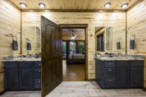 2 quartos, ferros/tábuas de passar roupa, Wi-Fi, roupa de cama