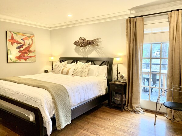 4 chambres, bureau, fer et planche à repasser, lit parapluie