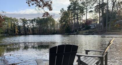 Luxury stay on a lake open plan•huge kitchen•games rm bar•firepit luxury•bedding