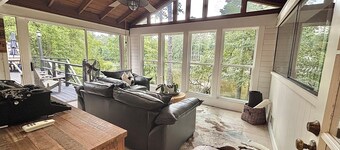 Stunning open plan huge kitchen on lake games rm bar firepit restaurants 4 beds