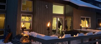 Beautiful 3 BR ski In Trailside condo.  Steps away from WaterPark & Ice Rink 