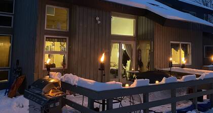 Beautiful 3 BR ski In Trailside condo. Steps away from WaterPark & Ice Rink