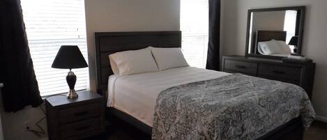 2 habitaciones, tabla de planchar con plancha, wifi y ropa de cama