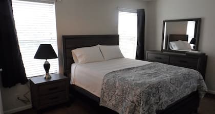 Campbell's Clean & Comfortable Modern Duplex 4662A