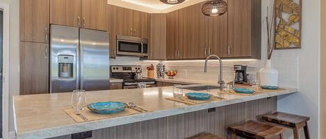 Køleskab, mikrobølgeovn, ovn, kogeplade