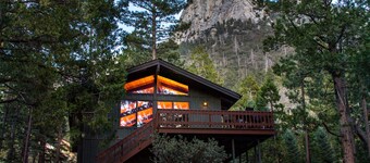 MidCentury Cabin-Deck w Awesome Views Near Hiking At Humber Park. Dog Friendly