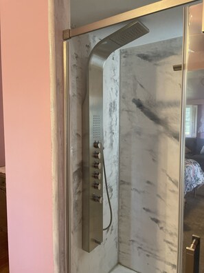 Combined shower/tub, hair dryer, towels, soap