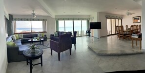 Télévision, livres, chaîne hi-fi