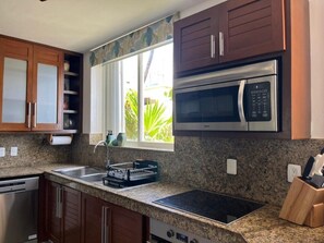 Fridge, microwave, oven, stovetop - Modern & Large Villa Located On Caribbean Beach (Cancun)