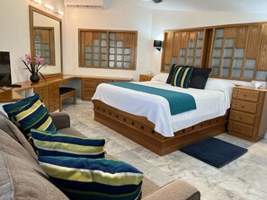 4 habitaciones, tabla de planchar con plancha, wifi y ropa de cama 