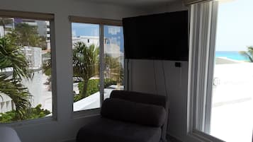 TV, DVD player, books, stereo