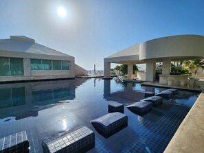 Pool - Modern & Large Villa Located On Caribbean Beach (Cancun)