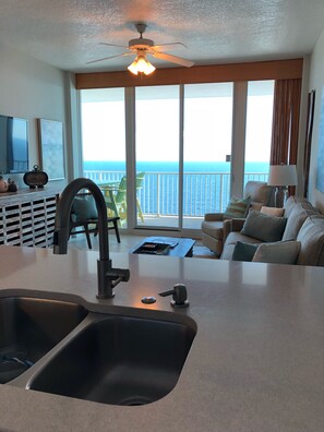 スマートテレビ、DVD プレーヤー、書庫、ビデオライブラリ