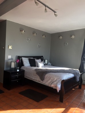 1 habitación, tabla de planchar con plancha, wifi y ropa de cama 