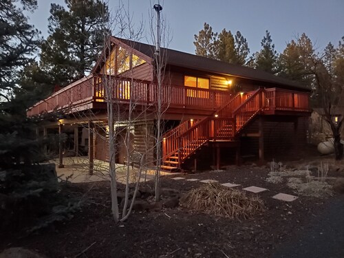 Relaxing Log Cabin Retreat in the Pines