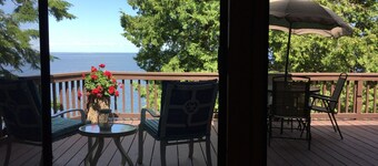 Encantadora cabaña frente al mar en el lago Ontario 