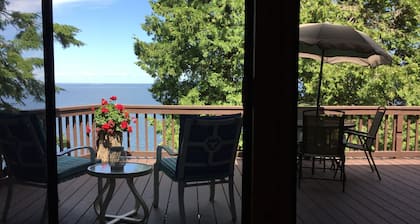 Lovely waterfront home on Lake Ontario