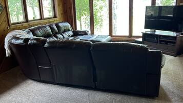 Smart-TV, peis, DVD-spiller og filmbibliotek