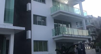 3 bedroom A/C wi-fi Apartment,7 min from STI Airport
