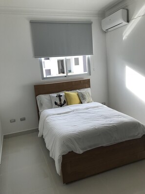 3 habitaciones, tabla de planchar con plancha, wifi y ropa de cama 
