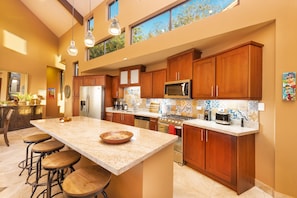 ثلاجة، ميكروويف، فرن، موقد طهي مسطح