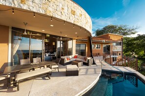 تناول الطعام بالخارج