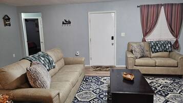 TV connectée, cheminée, lecteur de DVD, vidéothÚque