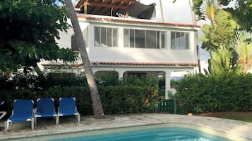 Alberca al aire libre