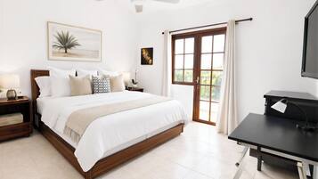5 habitaciones, caja de seguridad en la habitación y escritorio