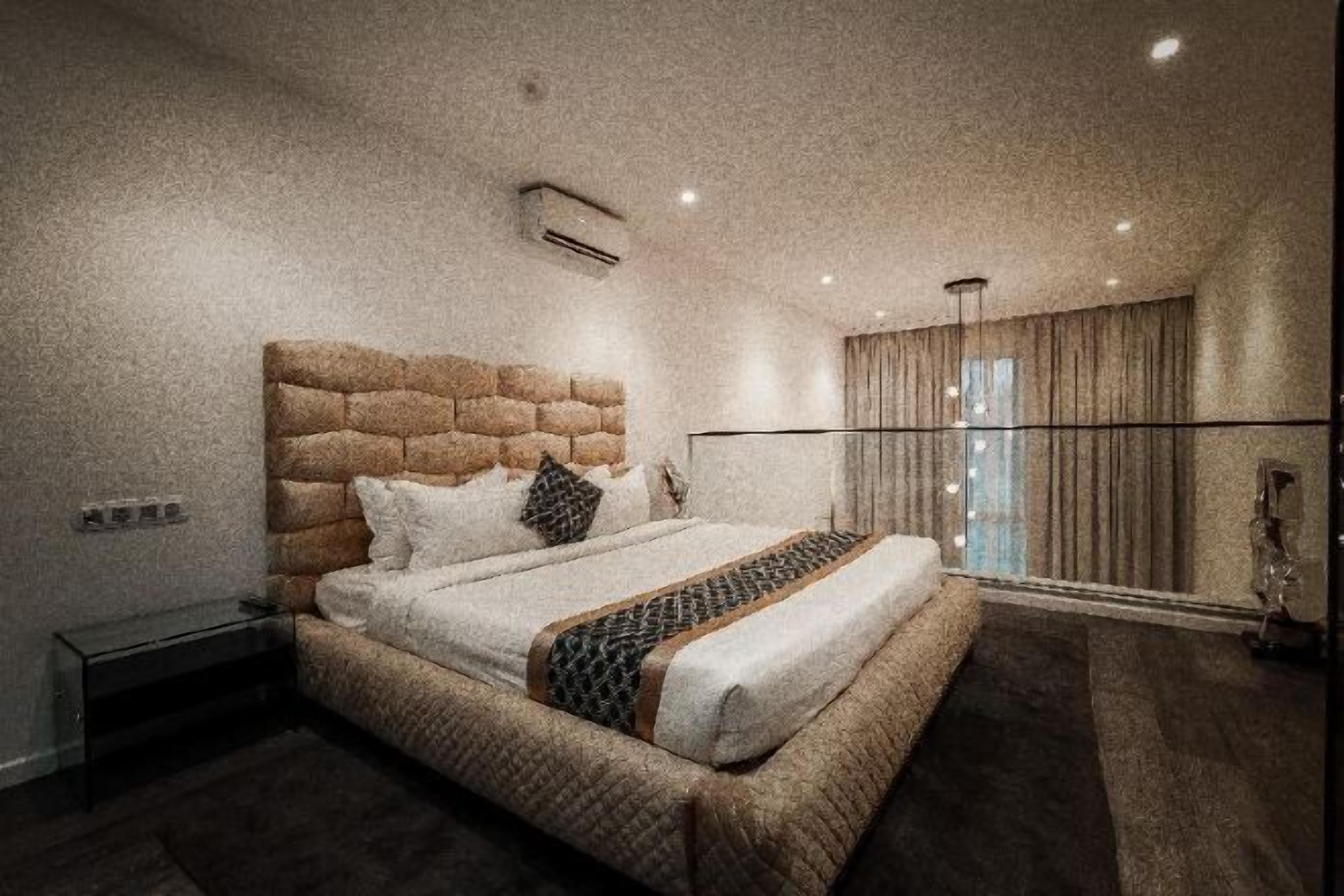 Premium bedding, minibar, in-room safe, laptop workspace