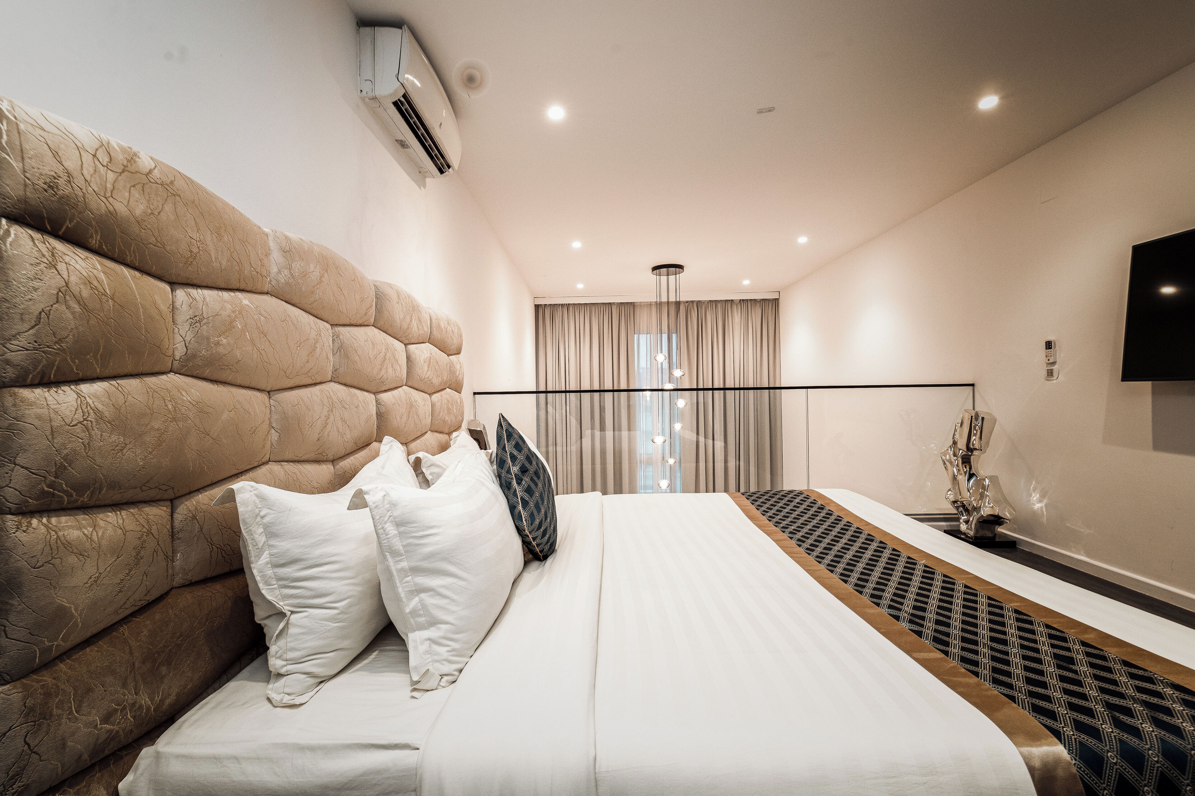 Premium bedding, minibar, in-room safe, laptop workspace