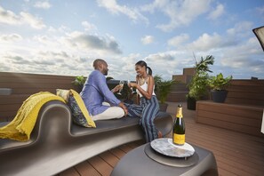 Bar (on property) - Kwarleyz Residence Hotel & Suites (Accra)