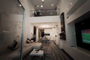 Duplex Suite | Premium bedding, minibar, in-room safe, laptop workspace - Kwarleyz Residence Hotel & Suites (Accra)