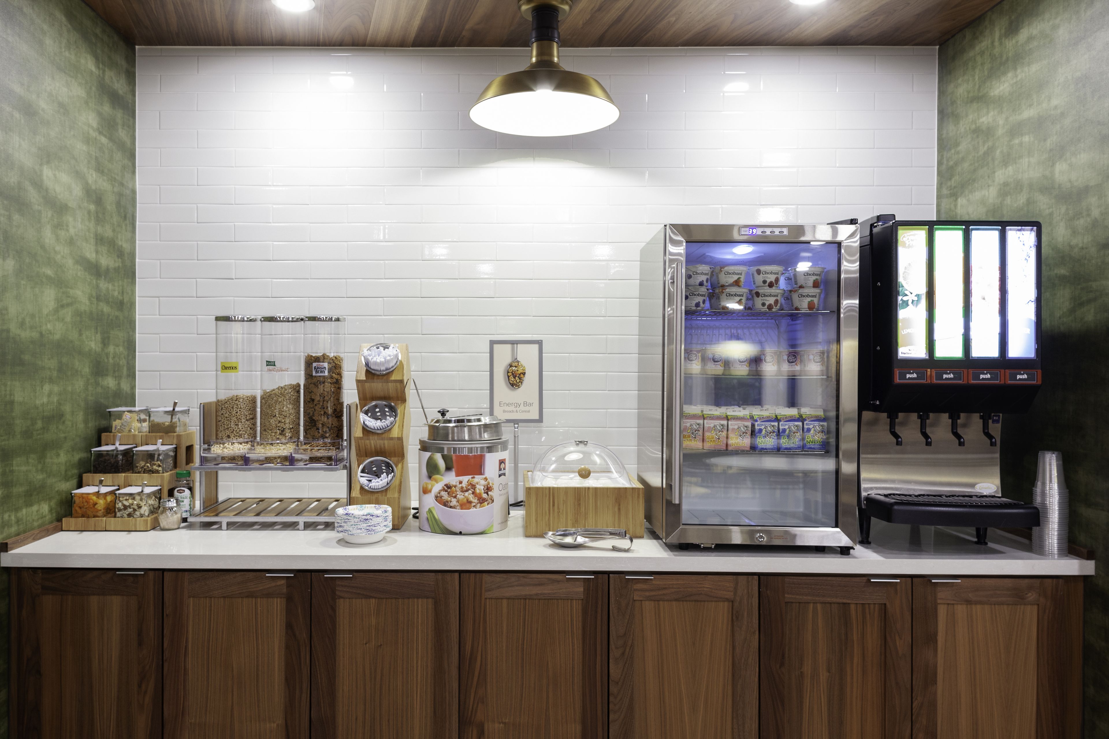 Free daily continental breakfast 