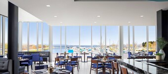 Delta Hotels by Marriott Thunder Bay