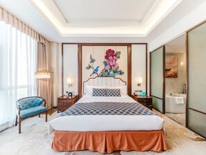 Minibar, in-room safe, individually decorated, individually furnished