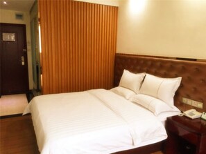 Desk, blackout drapes, free WiFi - Guangzhou Jinshun Hotel (Guangzhou)