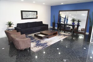 Coin salon dans le hall