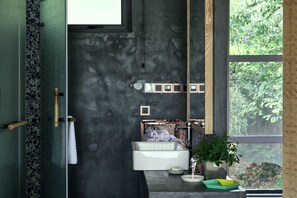 Phòng dành cho gia đình | Phòng tắm | Đồ dùng nhà tắm miễn phí, máy sấy tóc, dép đi trong nhà 
