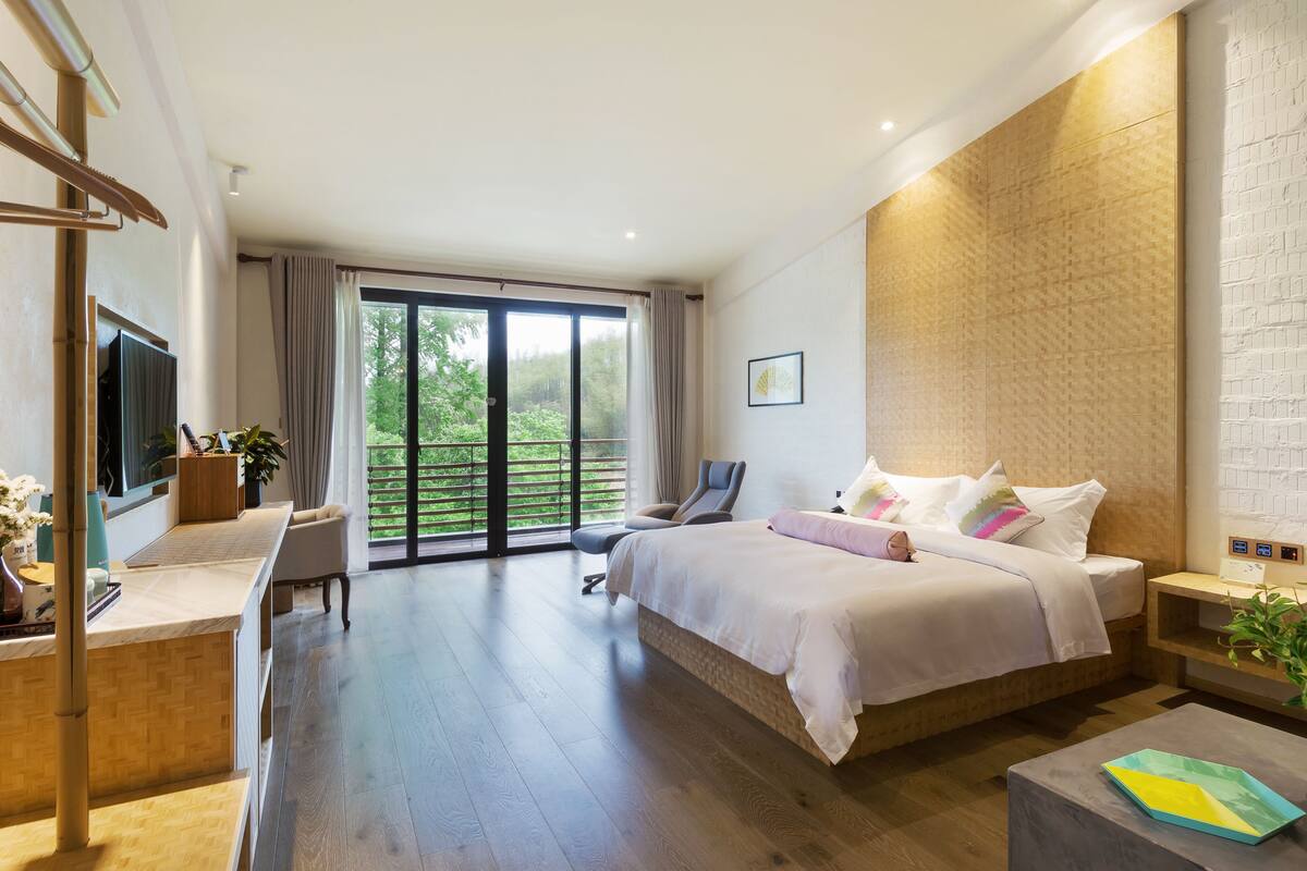 Exclusive Double Room | Minibar, desk, blackout curtains, soundproofing