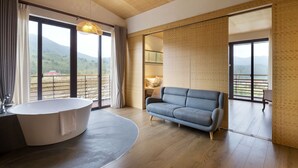 Deluxe Double Room | Minibar, desk, blackout drapes, soundproofing - Sevenfun.Shanchuan town (Huzhou)