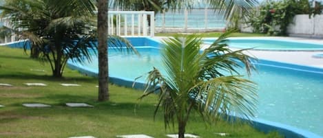 2 piscinas externas