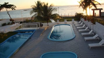 2 piscinas externas