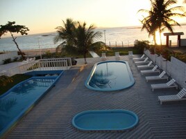 2 piscinas al aire libre