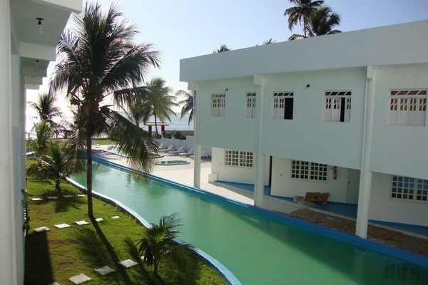 2 outdoor pools