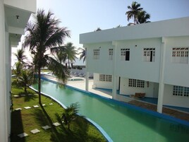 2 piscinas al aire libre